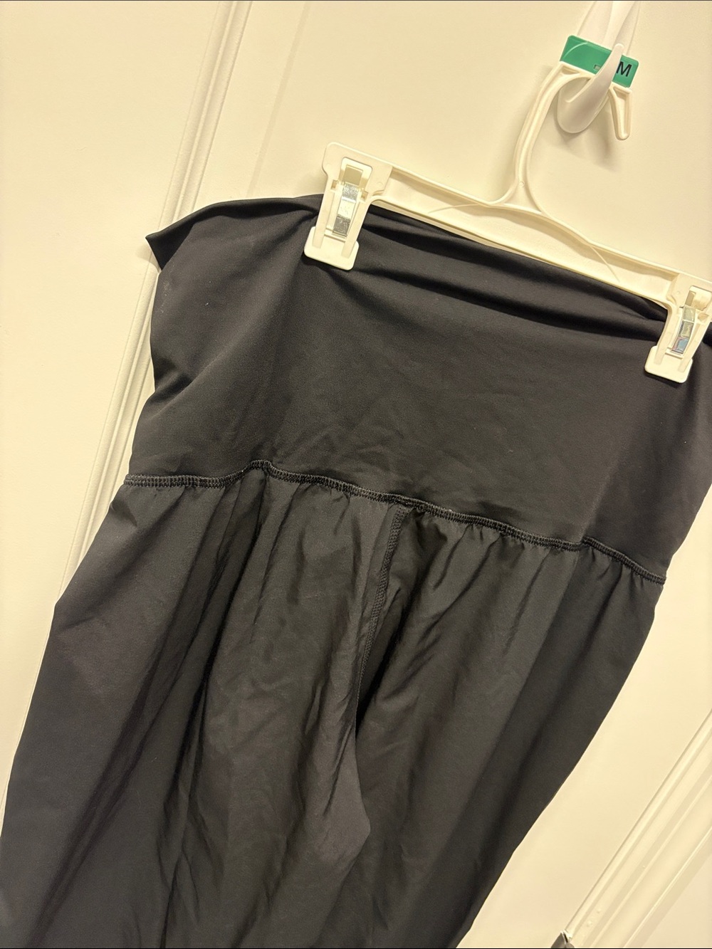 Lululemon yoga pants size 10 - Picture 3 of 4